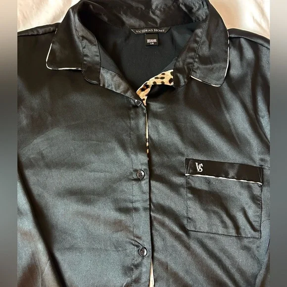 Victoria secret button up long sleeve night shirt 
With cheetah print lining - Picture 2 of 8